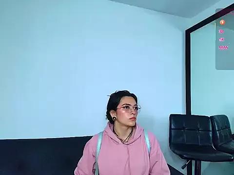 Kitty_ravee from StripChat