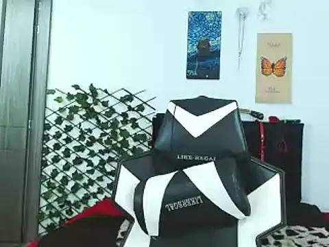 kitty_vaal from StripChat