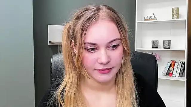 kitty_valeria from StripChat