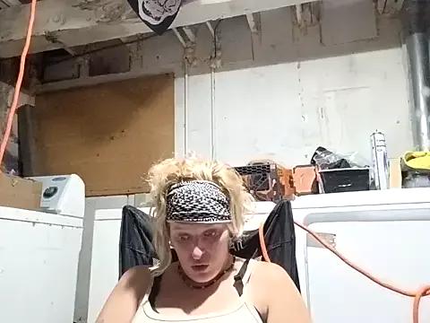 KITTYBOOBOOFUXX from StripChat is Freechat