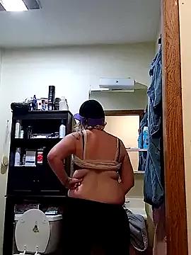 KITTYBOOBOOFUXX from StripChat is Freechat