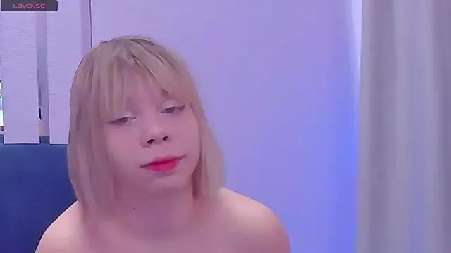 KittyGolden from StripChat is Freechat