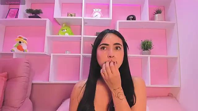 kittyMelvis from StripChat is Freechat