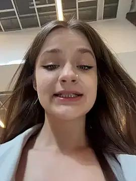 KittyQueeny from StripChat is Freechat