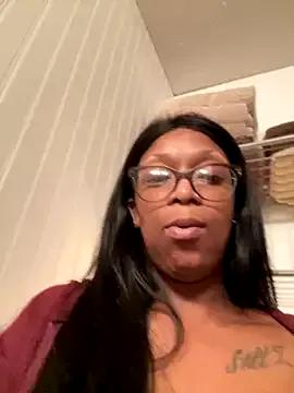 KLoveeee from StripChat is Freechat