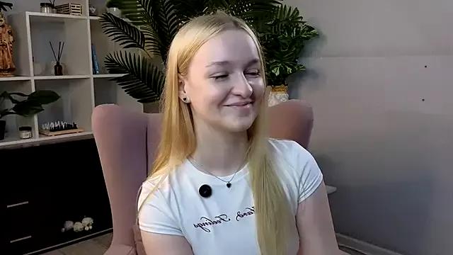 KrishnaSimmons from StripChat is Freechat