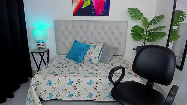 KristalFoxx from StripChat is Freechat