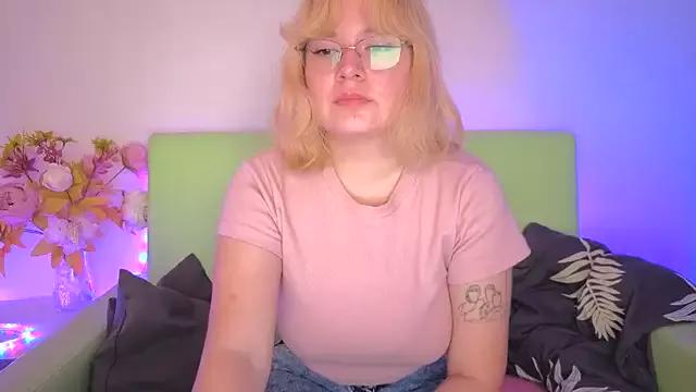 Kristina_Shine from StripChat is Freechat
