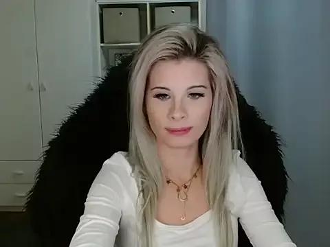 KristineGlow from StripChat is Freechat