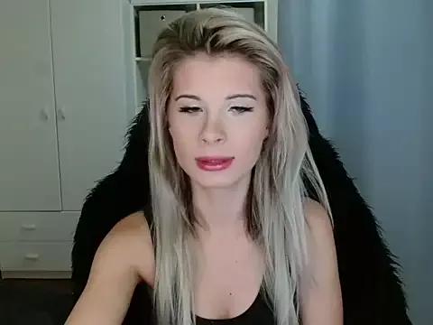 KristineGlow from StripChat is Freechat