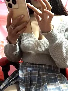 Kylie_beem from StripChat is Freechat