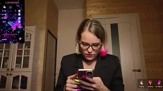Lady_Shine from StripChat is Freechat