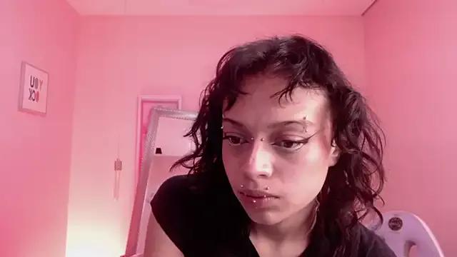 LadyWawy from StripChat is Freechat