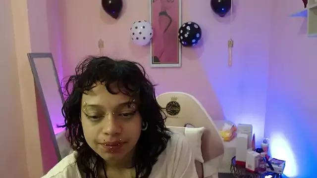 LadyWawy from StripChat is Freechat