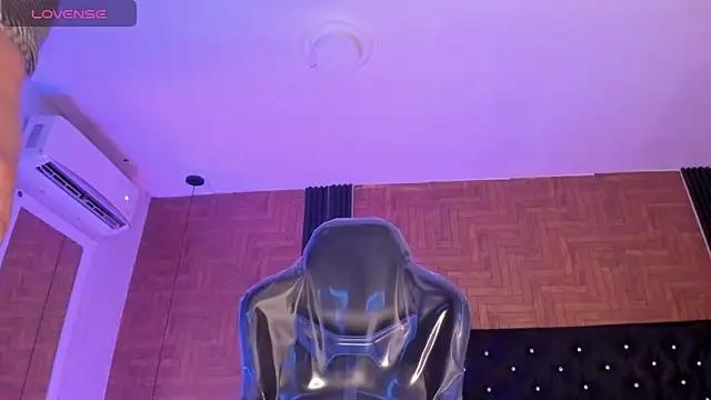 LaiilyBell12 from StripChat