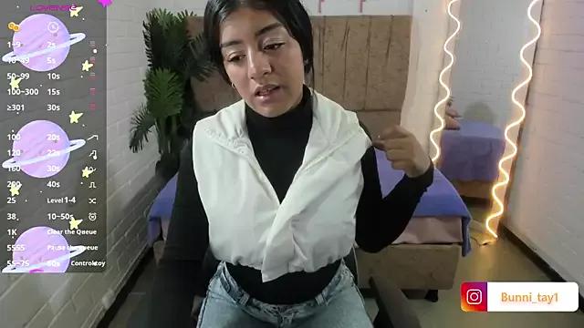 Lalalutsy_tay from StripChat