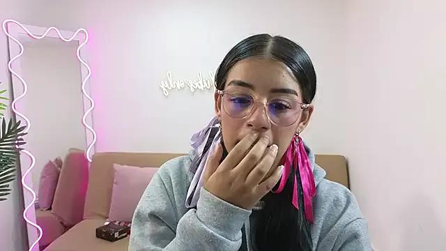 Lalalutsy_tay from StripChat