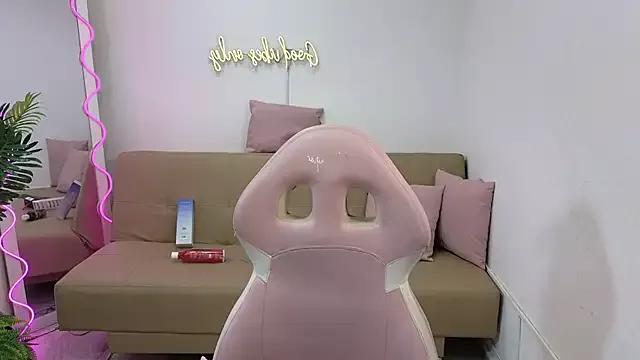 Lalalutsy_tay from StripChat