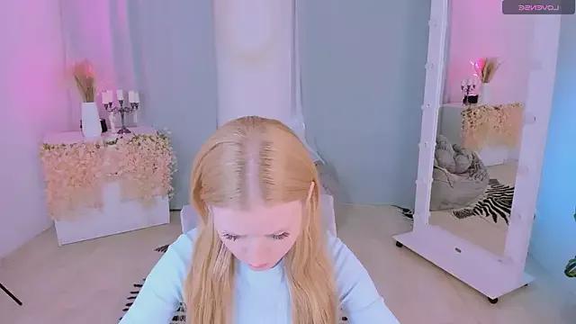 Laly_Peach from StripChat