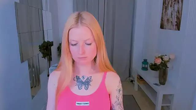 Laly_Peach from StripChat