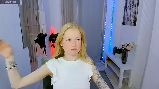 Laly_Peach from StripChat is Freechat