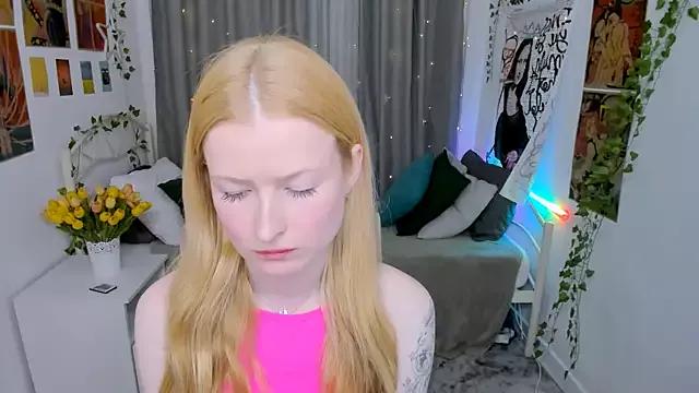 Laly_Peach from StripChat