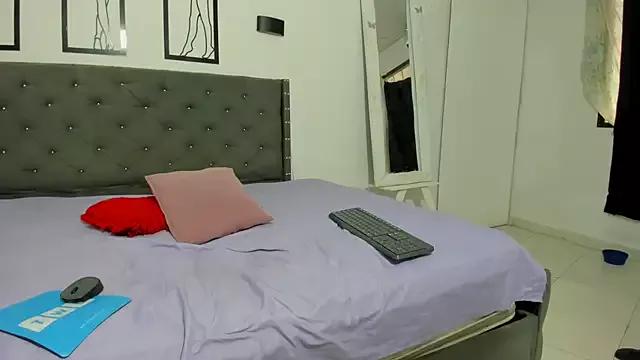 Laly_skinny from StripChat is Freechat