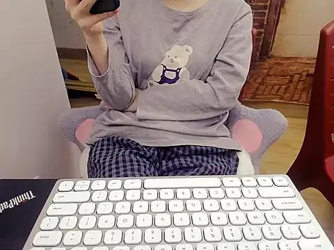 Lamoon_2k from StripChat is Freechat