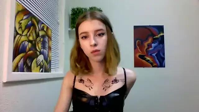lamooni from StripChat is Freechat