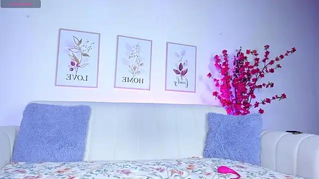 lana_bloonde from StripChat