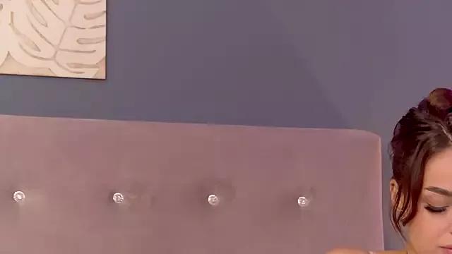 Lana_Lustt from StripChat is Freechat
