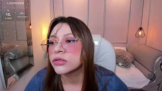 Lanna18 from StripChat