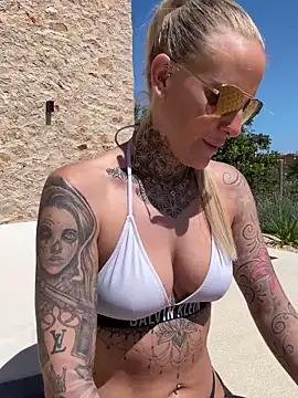Lara-CumKitten from StripChat