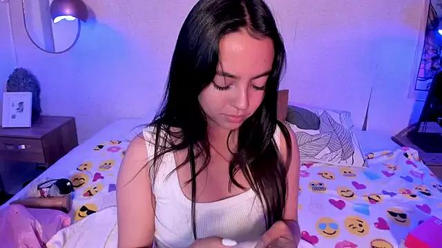 Laraa_Rouss_ from StripChat is Freechat