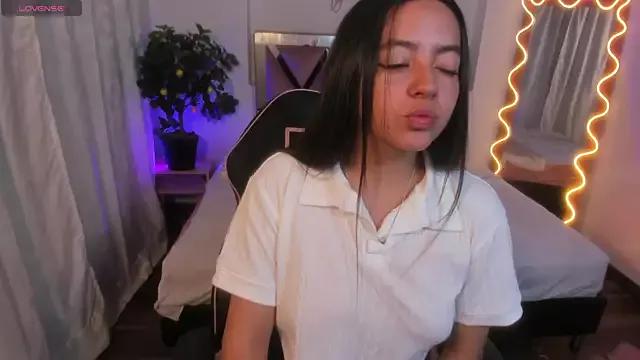 Laraa_tay from StripChat