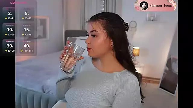 Laraaa_Loom from StripChat