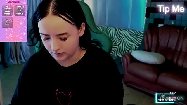 LaraBenson_ from StripChat is Freechat