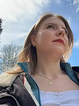 LaraBlond from StripChat