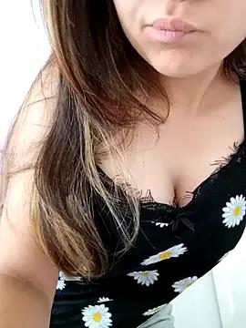 LaraGomezxx from StripChat is Freechat