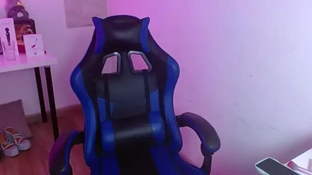 larah_uwu from StripChat is Freechat