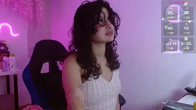 larah_uwu from StripChat is Freechat