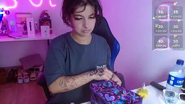 larah_uwu from StripChat is Freechat