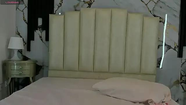 larakrouf from StripChat