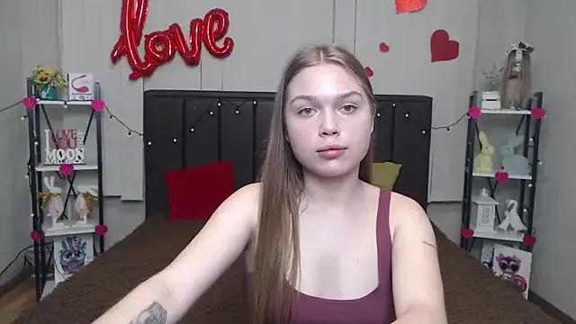 LaraPika from StripChat