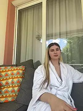 larasexy35 from StripChat