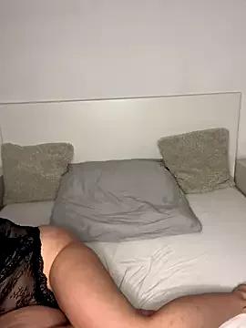 laraslittlesecrett from StripChat is Freechat