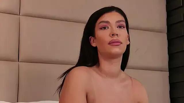 LarraMoon from StripChat is Freechat
