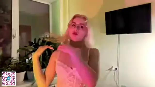 LatanyaRein from StripChat is Freechat