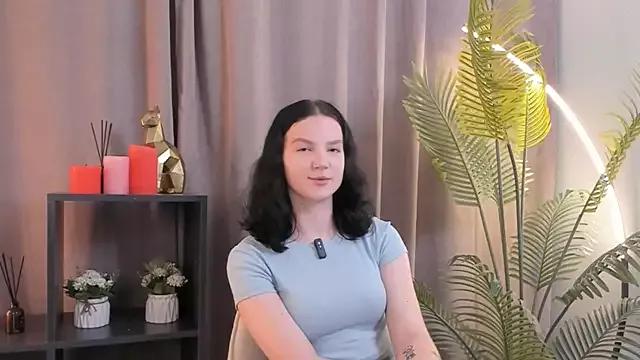 LatinaHuguenin webcams show profile image 