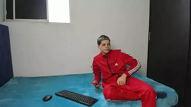 Latinos_2001 from StripChat is Freechat